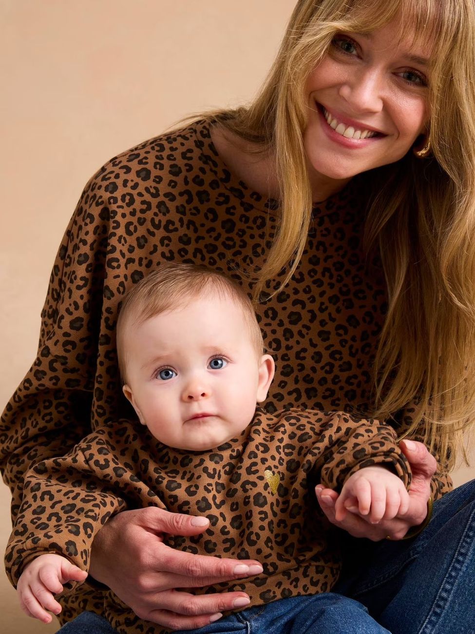 Sweat bébé léopard coeur printé capsule famille beige (Envie De Fraise) - Image 1