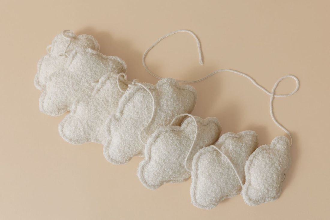 - Guirlande Nuages Bouclé - Vanille - Vanille (Mon Lit Cabane) - Couverture