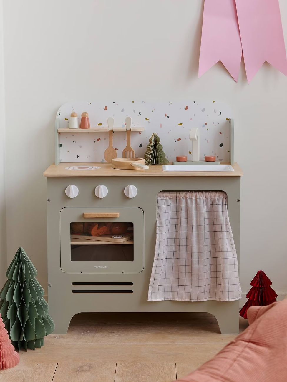 Cuisine en bois FSC® avec accessoires vert sauge (Vertbaudet) - Couverture