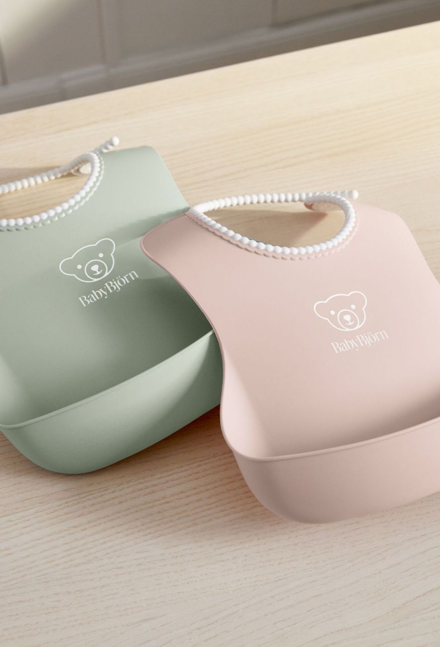 Bavoir, lot de 2 - Vert pastel/Rose pastel (BabyBjörn) - Image 4