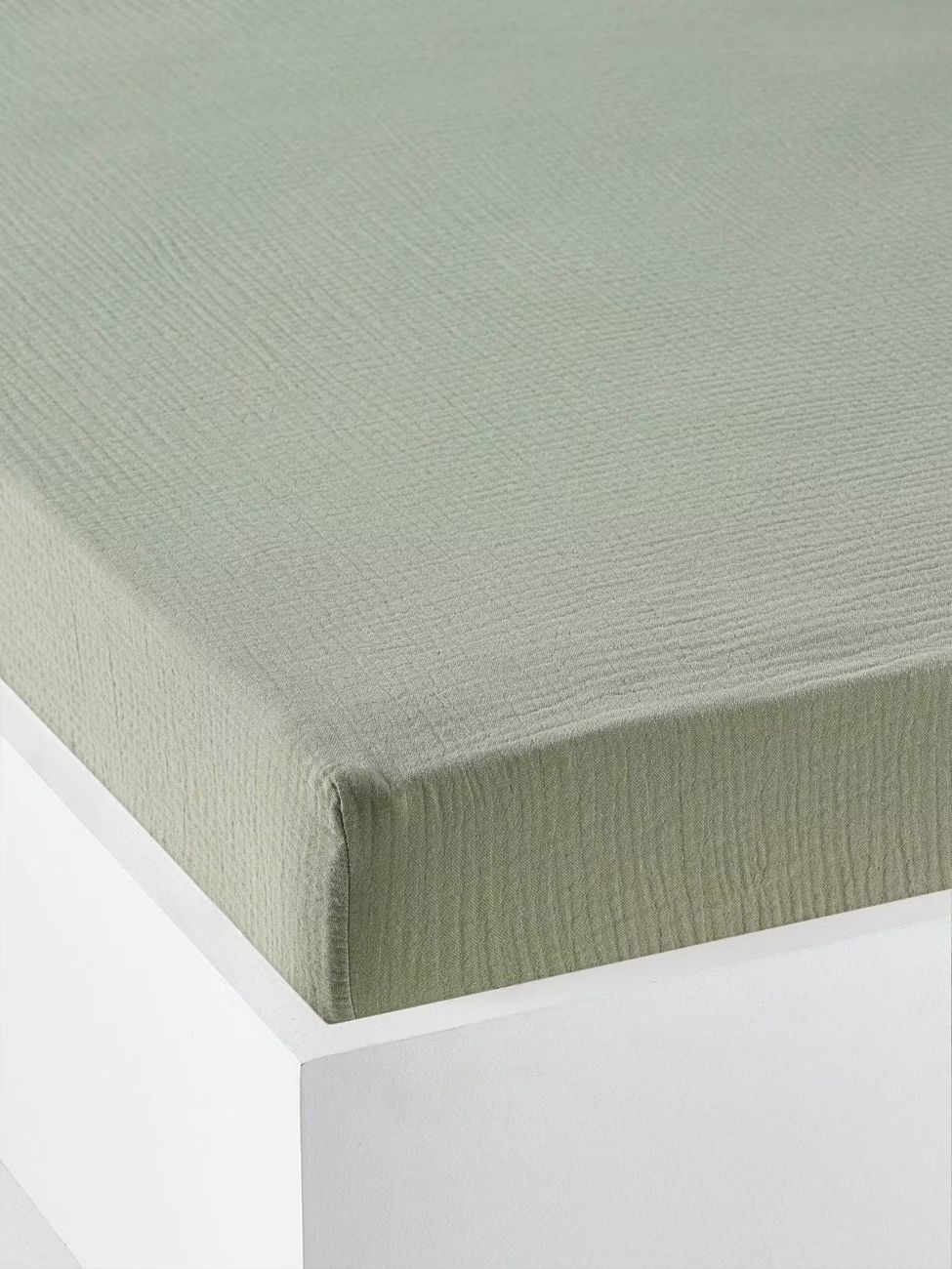 Drap housse bébé uni en gaze de coton Bio* vert sauge (Vertbaudet) - Couverture