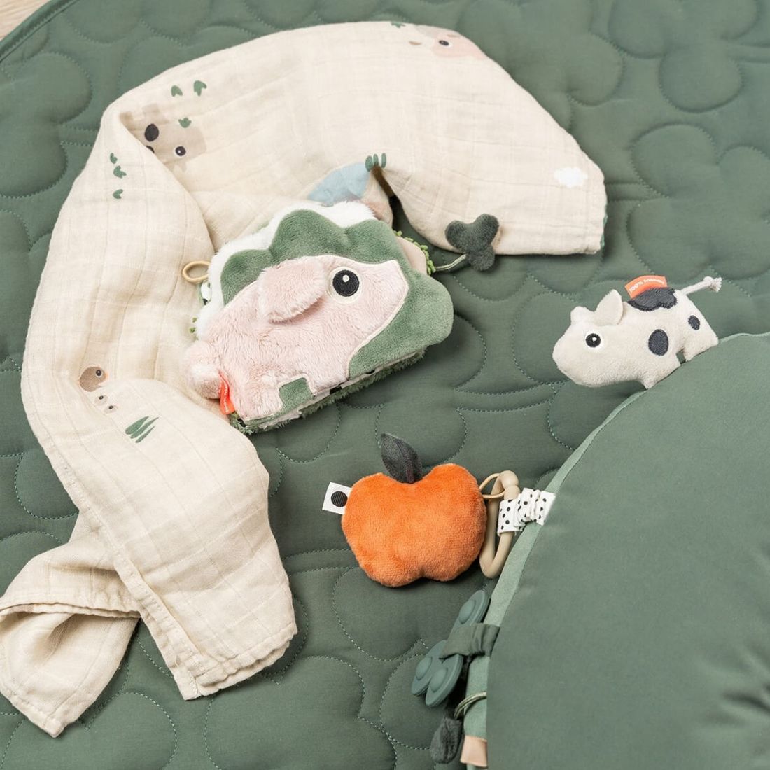 Coussin d'éveil Tummy time Tiny farm Vert (Done by deer) - Image 3