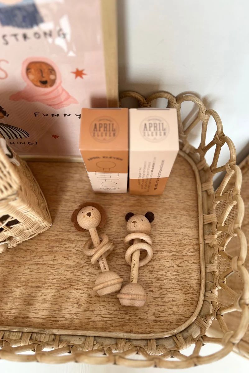 Hochet bébé bois animal – Jouet sensoriel, idée cadeau naissance (April Eleven) - Image 1