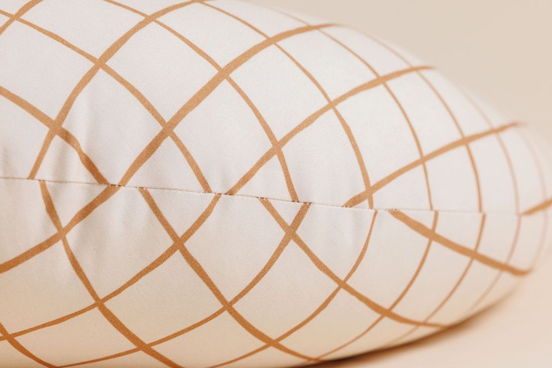 - Coussin d'Allaitement Vichy Caramel - Camel (Mon Lit Cabane) - Image 3