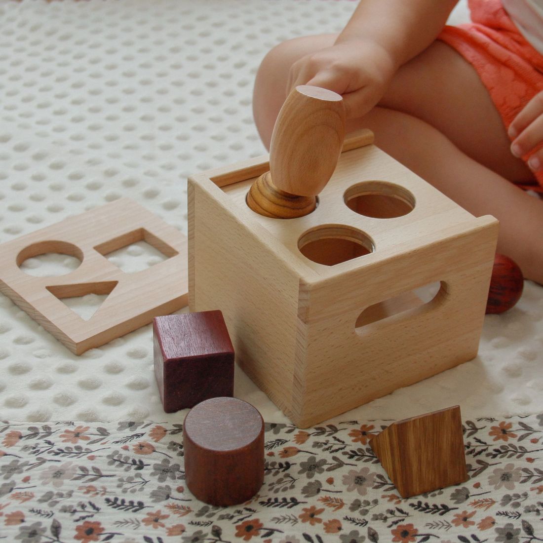 Boîte à formes et jeu de marteau en bois (Mervei) - Image 2