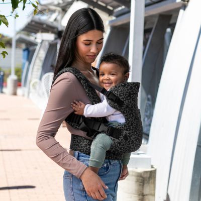 Porte bébé Flip 4 en 1 Black Leopard (Infantino) - Image 2