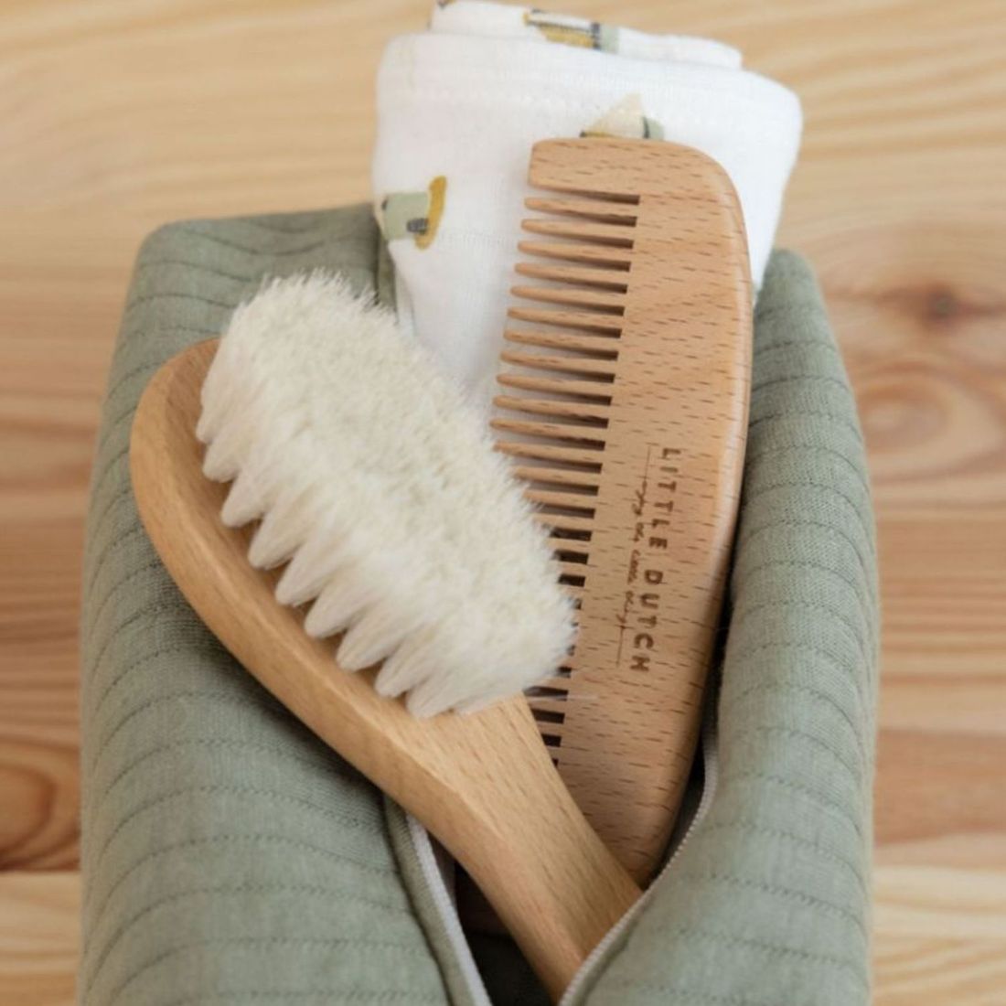 Ensemble brosse et peigne bébé en bois (Little Dutch) - Image 5