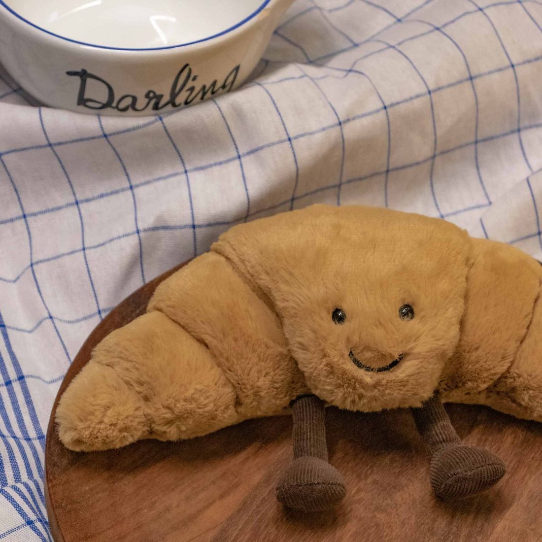 Jellycat Peluche Croissant Amuseable – 22 cm, texture ultra douce, design gourmand - Cadeau de naissance (Jellycat) - Image 3