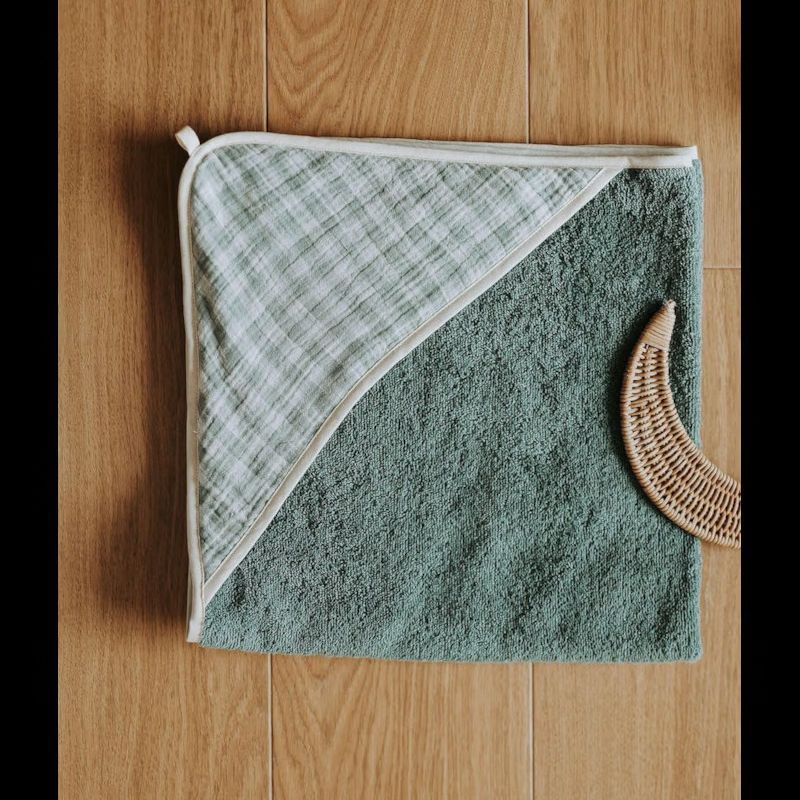 Cape de bain vichy vert de gris (Manufacture des bébés français) - Image 1