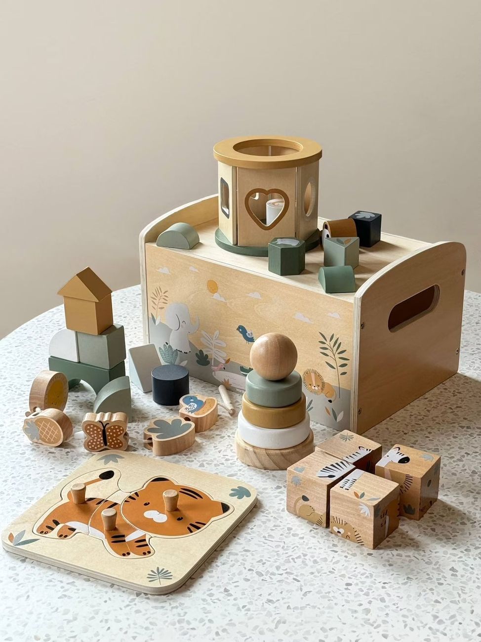 Coffret multi-activités TANZANIE en bois FSC® vert (Vertbaudet) - Couverture
