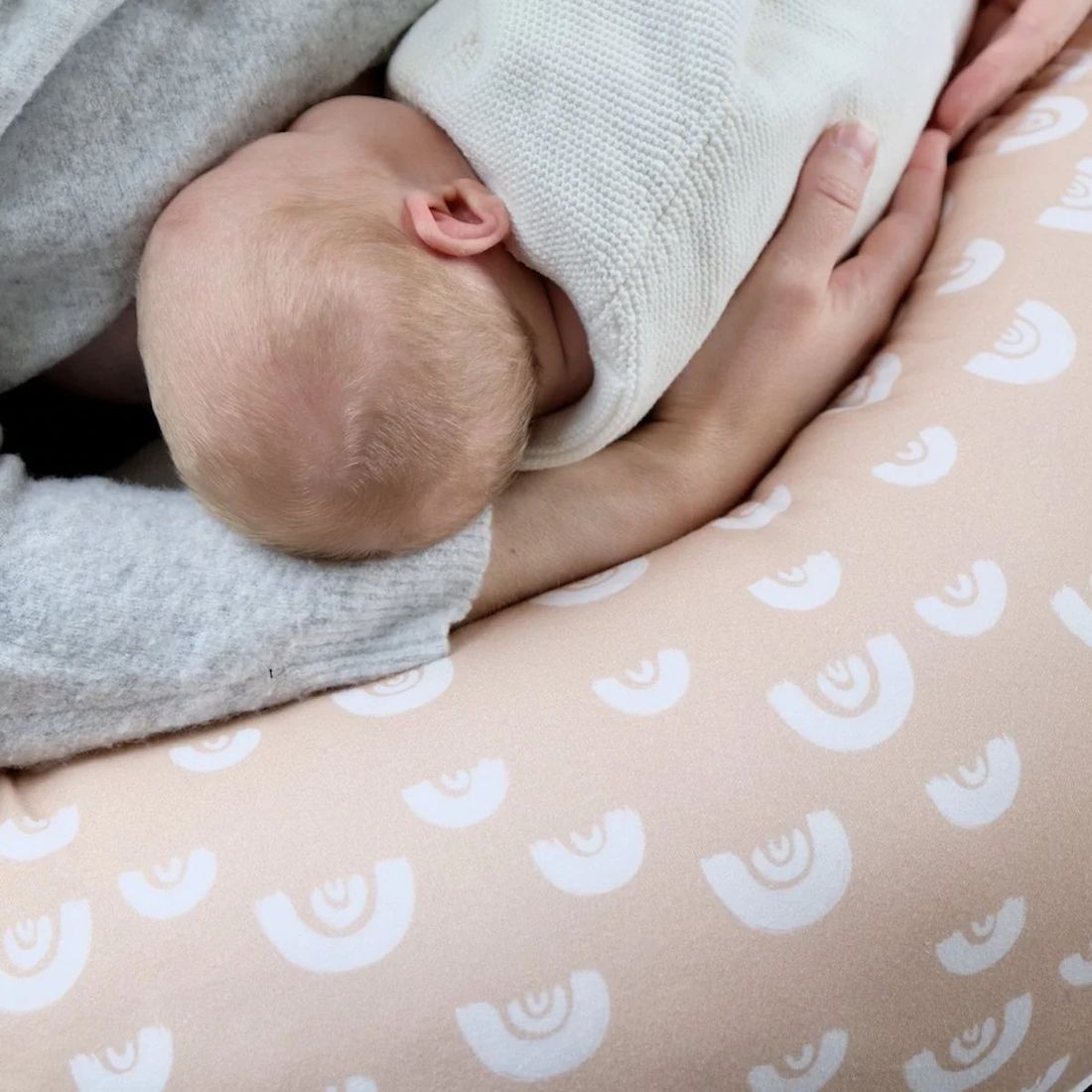 Coussin d'Allaitement Arc en Pêche (Mezamé Paris) - Image 4