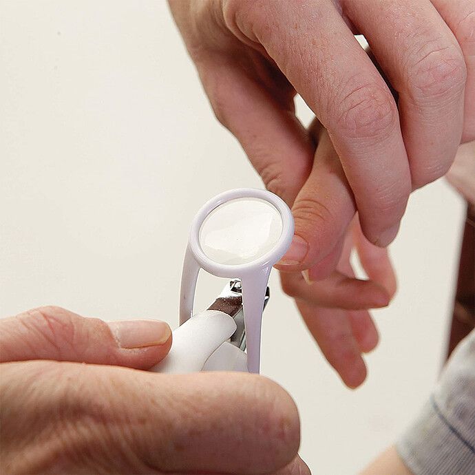 Coupe-ongles Premium avec Loupe - Gris (Dreambaby) - Image 2