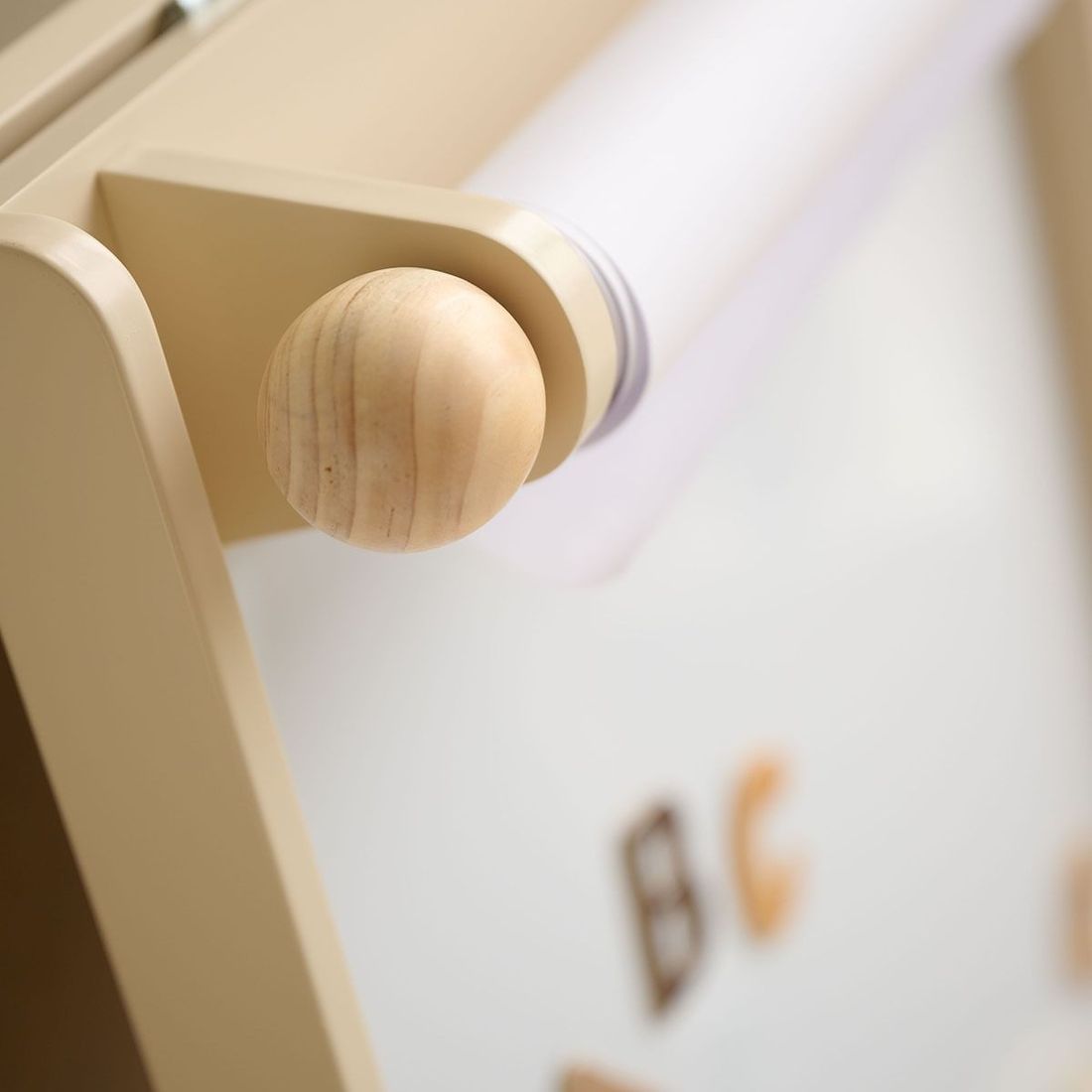 Petite Amélie | Tableau enfant magnétique 3-en-1 | Chevalet en bois et MDF | Beige | Développe la créativité et la motricité fine des petits (Petite Amélie) - Image 8