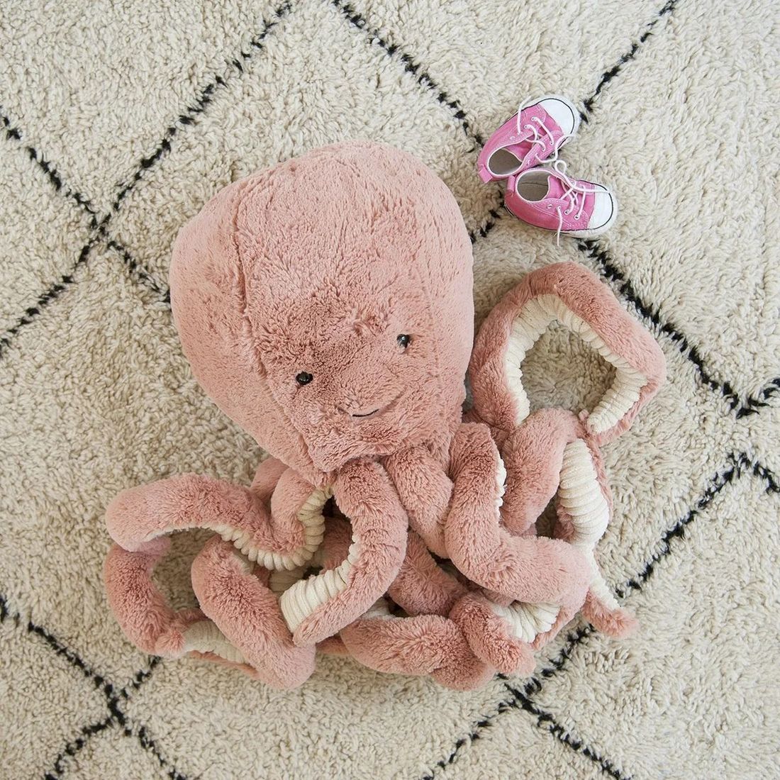 Peluche Pieuvre Odell Jellycat - Doudou XXL Ultra Doux Tentacules Faciles à Saisir - Sécurité EN71 - M - Rose - M - Rose (Jellycat) - Image 9