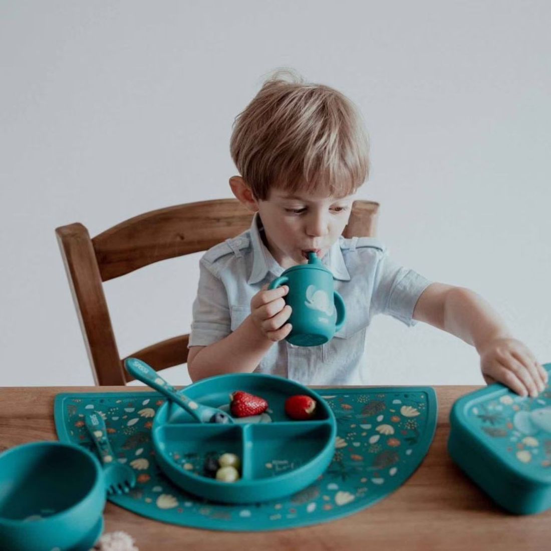 Assiette En Silicone Chewy L'éléphant Bleu (Sassi) - Image 1