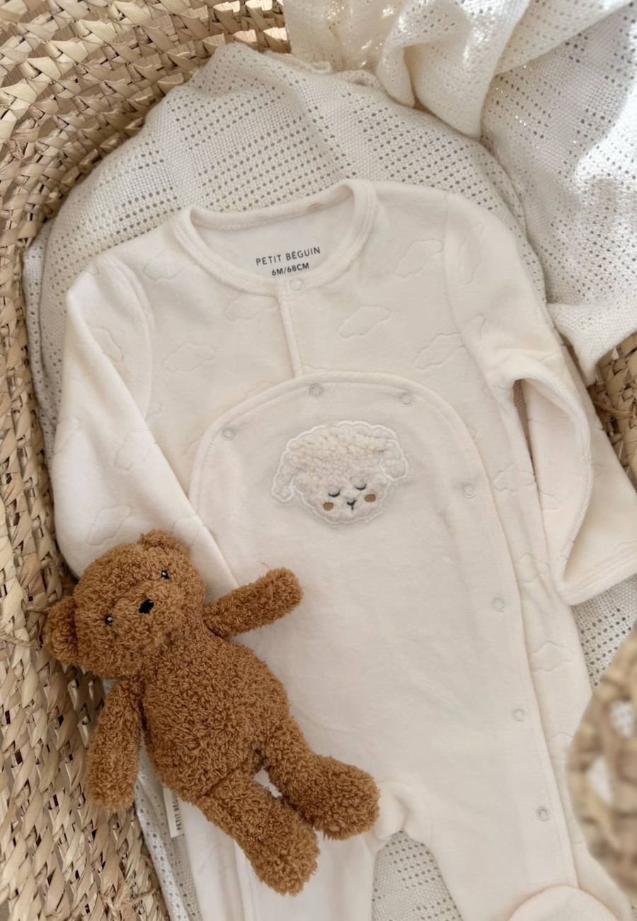 Pyjama Bébé En Velours Ouverture Pont Câlins Ecru (Petit Beguin) - Couverture