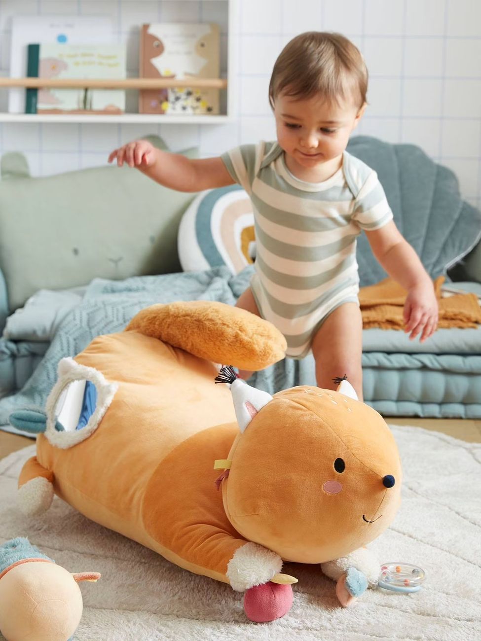 Grande peluche d'activités Écureuil LES AMIS DE LA FORÊT orange (Vertbaudet) - Couverture