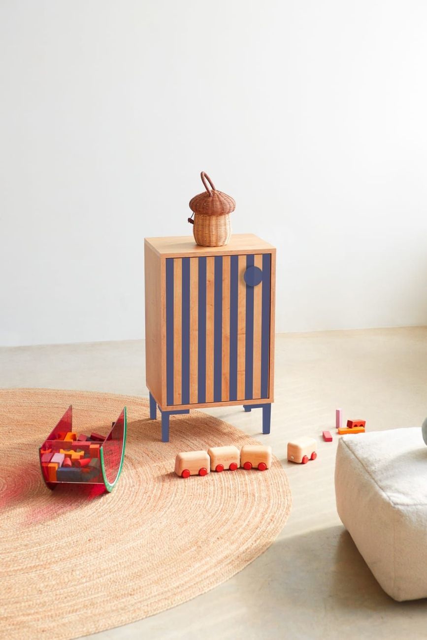 Table de chevet 1 porte couleur chêne et rayures bleues (RNT by Really Nice Things) - Image 2