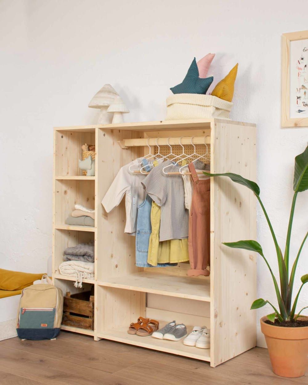 Armoire montessori sapin massif naturel avec rotin (Hannun) - Image 1