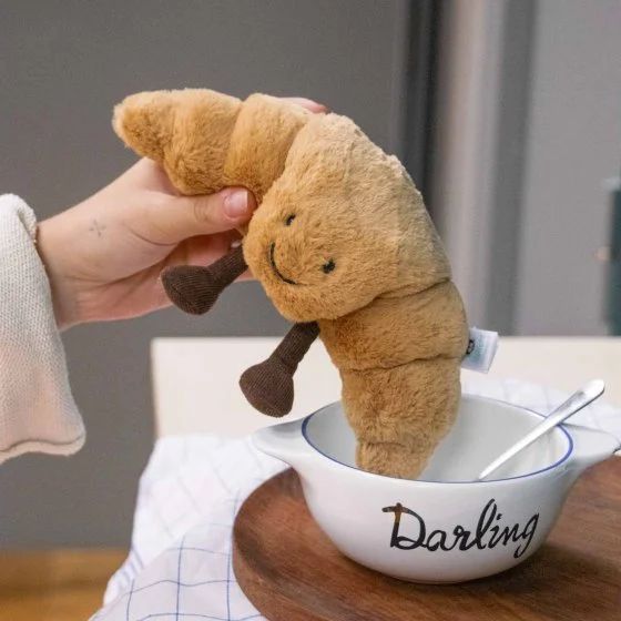 Jellycat Peluche Croissant Amuseable – 22 cm, texture ultra douce, design gourmand - Cadeau de naissance (Jellycat) - Image 1