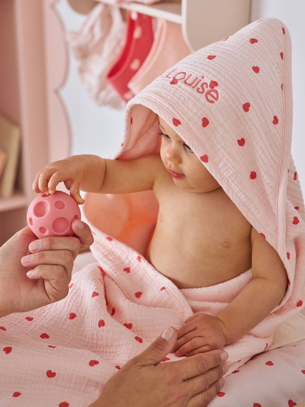 Cape de bain + gant de toilette MON COEUR rose imprimé (Vertbaudet) - Couverture