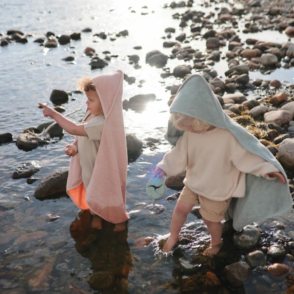 Cape de bain en coton bio Blush (Mushie) - Image 2