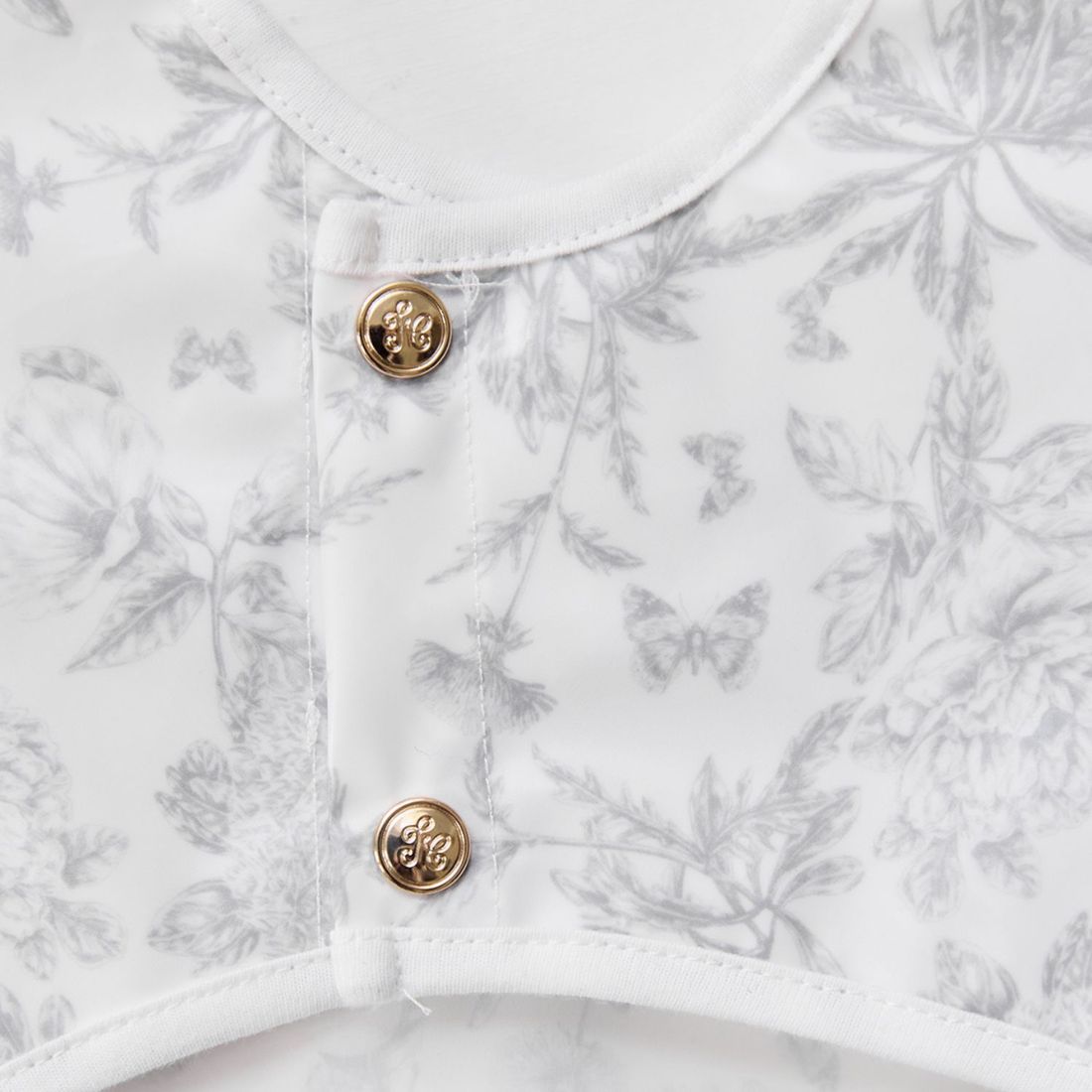 Bavoir manches longues Toile de Jouy gris clair (Tartine et Chocolat) - Image 6