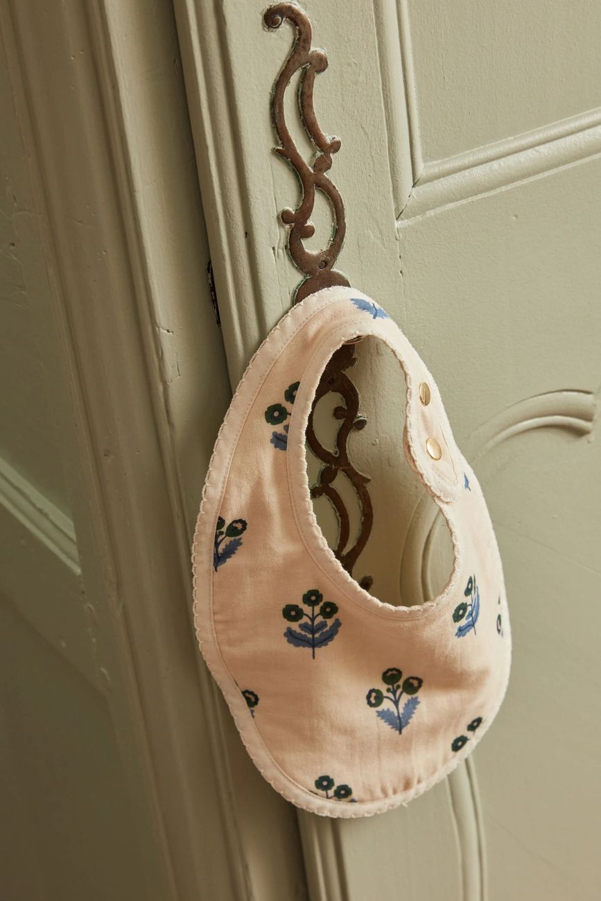 Bavoir bébé Plumbago (Orso Paris) - Couverture