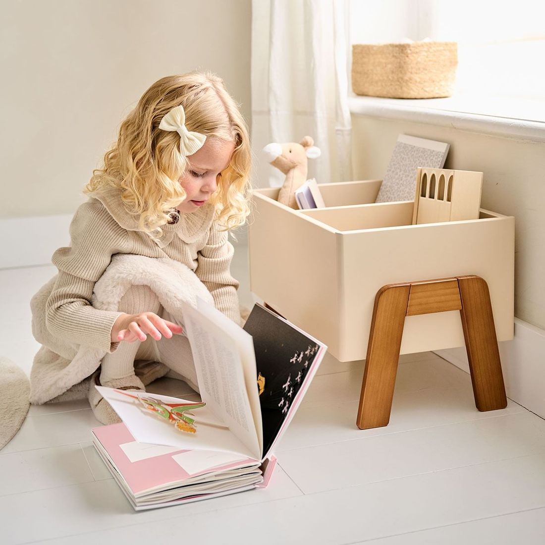Petite Amélie | Bac à livres enfant Lune | MDF et pin massif | Beige | Rangement chambre et salle de jeux avec compartiments pour jouets et livres (Petite Amélie) - Image 2
