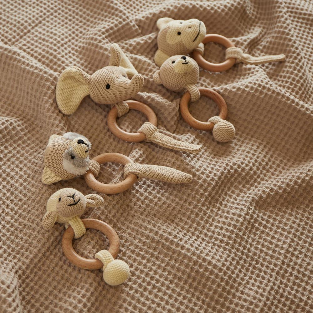 Hochet singe au crochet avec anneau en bois (Bieco) - Image 3