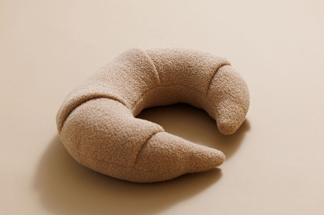 - Coussin d'Allaitement Croissant Bouclé - Chocolat - Marron (Mon Lit Cabane) - Image 4