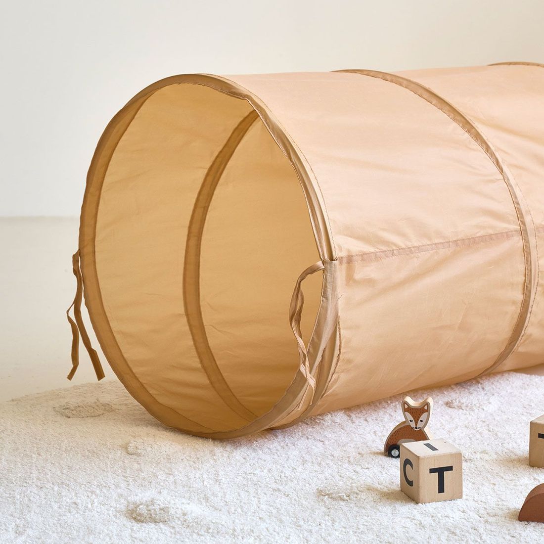 Petite Amélie | Tunnel de jeu Miel | Tunnel de motricité pour bébé | Brun | Pliable | Avec sac de transport inclus pour rangement facile (Petite Amélie) - Image 4
