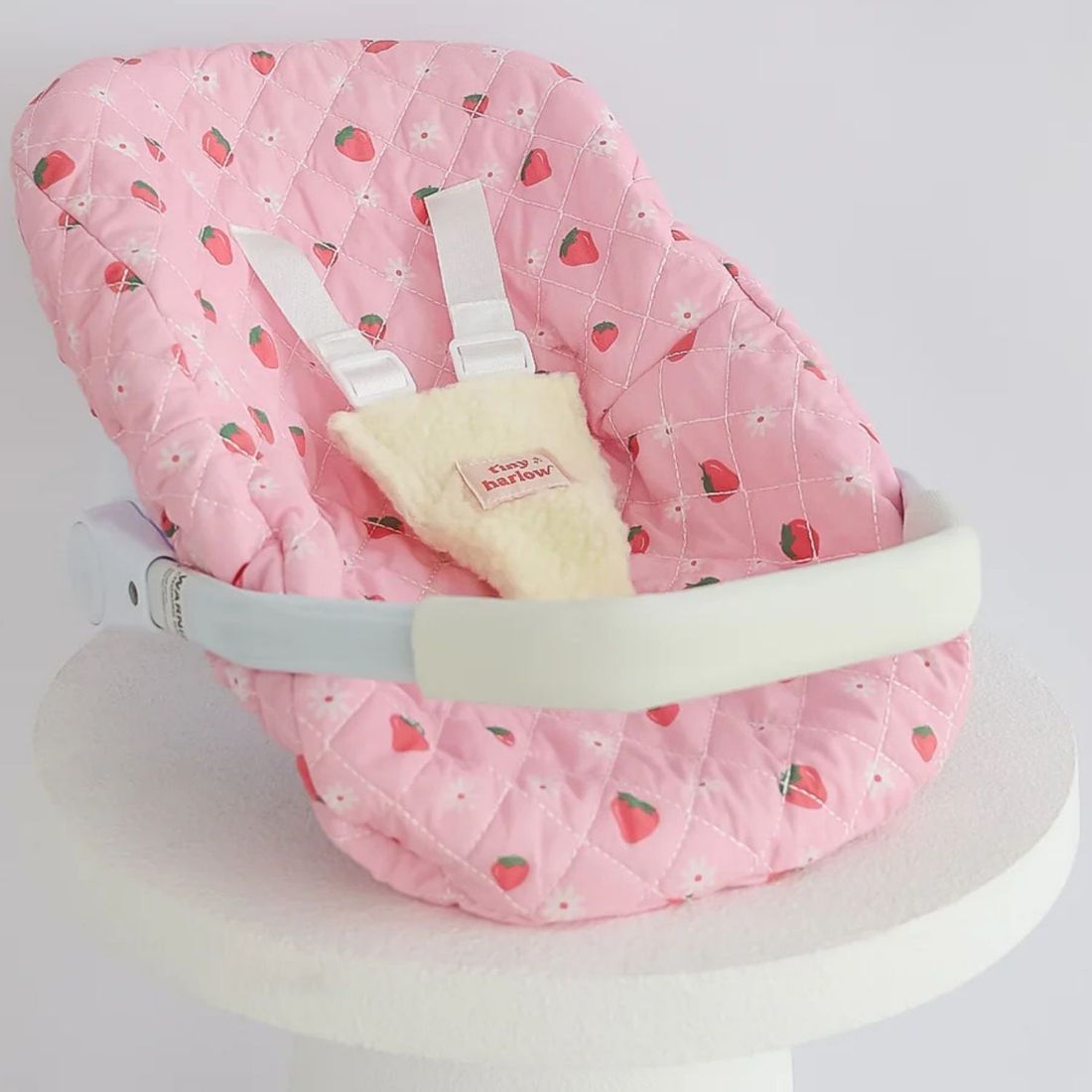 Siège auto pour poupée Fraise (Tiny Harlow) - Image 3