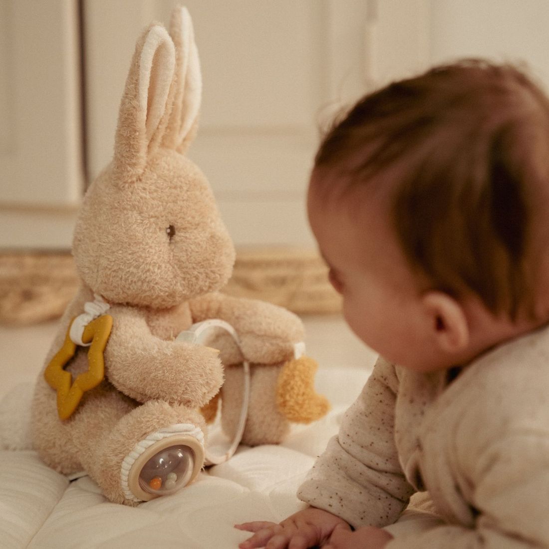 Peluche d'activités Lapin Newborn (Little Dutch) - Image 4
