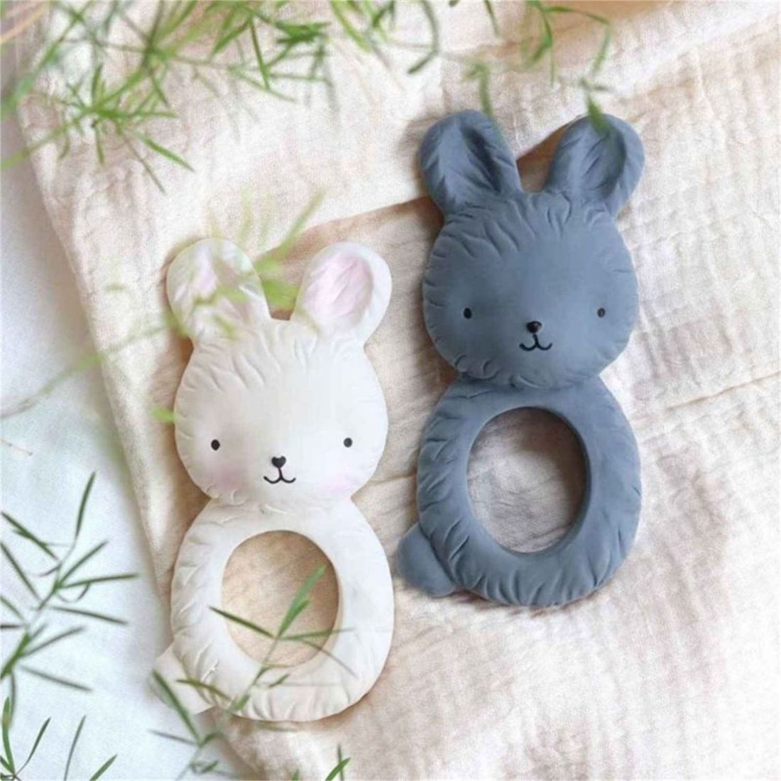 Anneau de dentition Lapin bleu anthracite (A Little Lovely Company) - Image 5