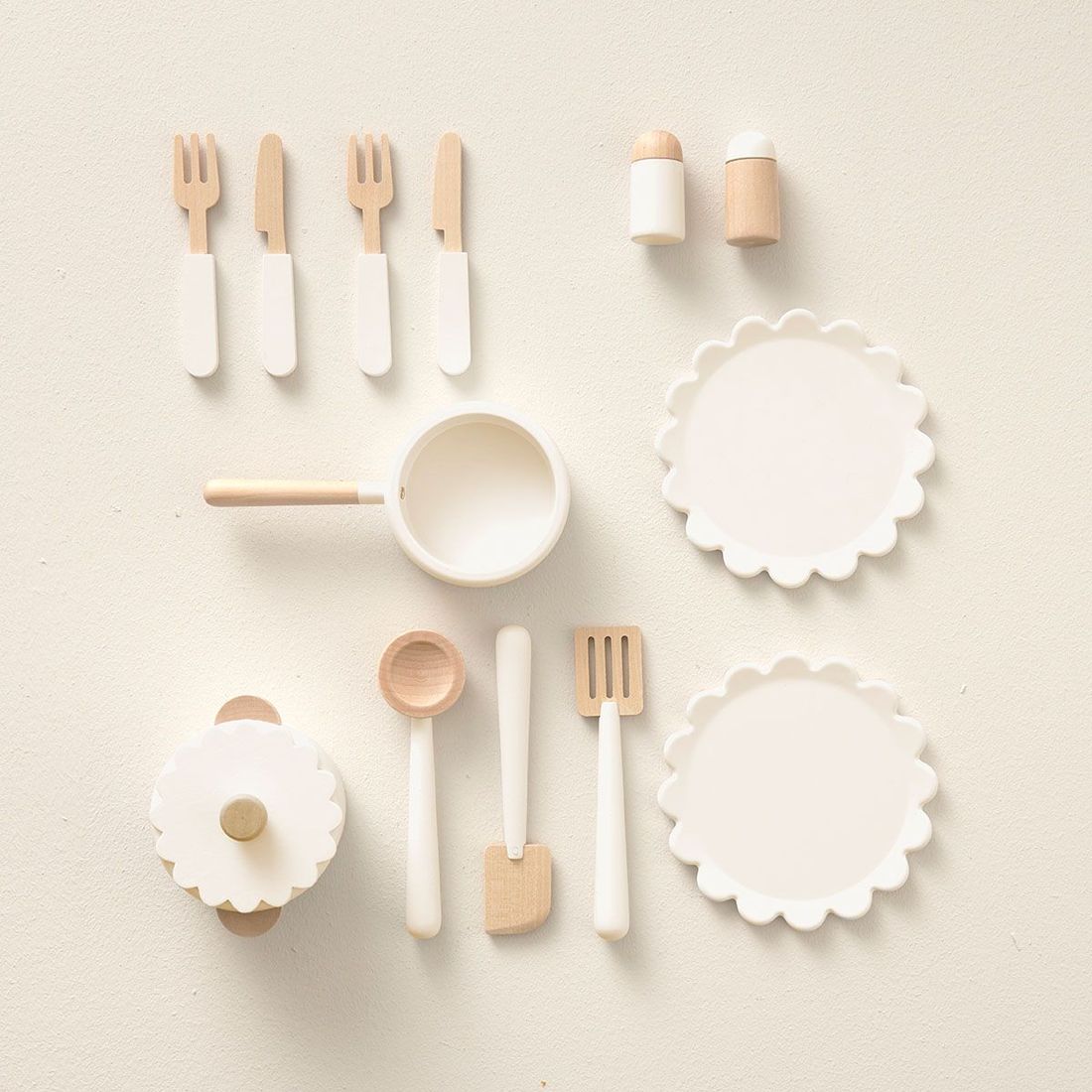 Petite Amélie | Cuisine en bois enfant Sorbier | Cuisine jouet avec 13 accessoires | Beige clair | Bois naturel robuste et durable (Petite Amélie) - Image 6