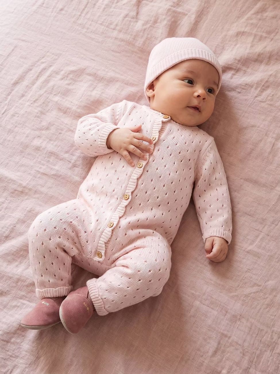 Ensemble combinaison et bonnet naissance fille rose pâle (Vertbaudet) - Couverture