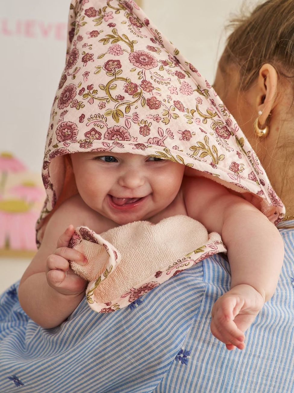 Cape de bain et gant LATIKA rose imprimé (Vertbaudet) - Couverture