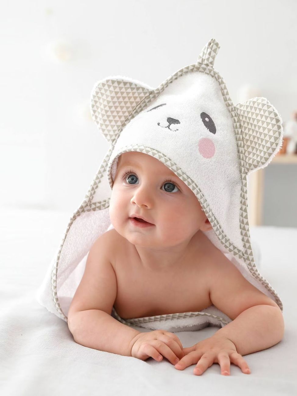 Cape de bain à capuche brodée animaux blanc (Vertbaudet) - Couverture