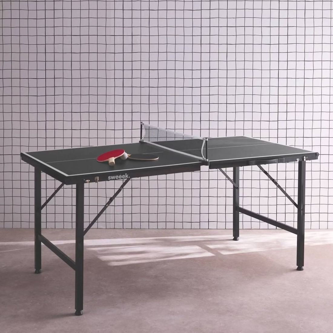 sweeek - Mini Table De Ping Pong Pliable 150x75cm Indoor, Avec 2 Raquettes Et 3 Balles Noir