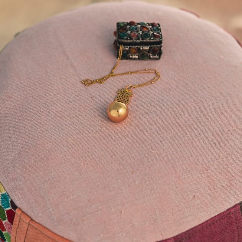 Bijou de grossesse bola avec chaîne - ananas or (Babireva) - Image 1