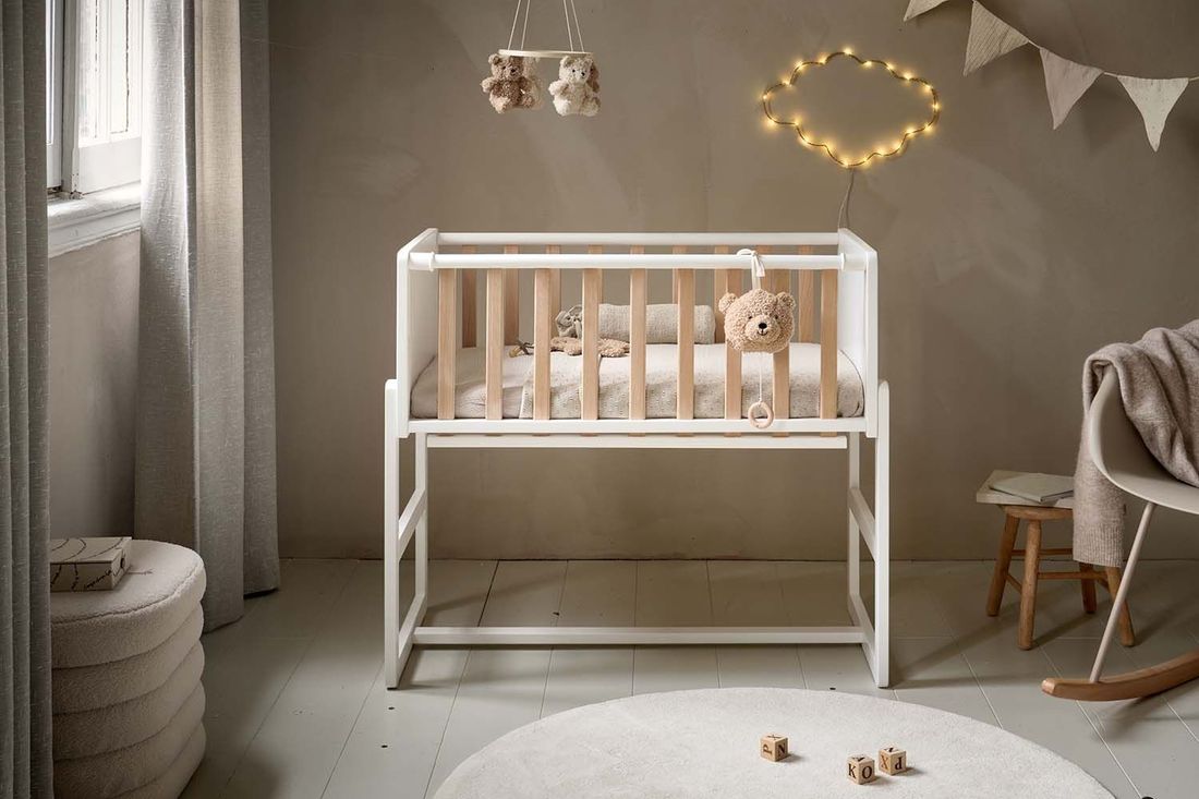 Petite Amélie | Lit cododo Nuage | Lit bébé 2 en 1 | Bois de hêtre massif | Blanc et naturel | 45x90 cm (Petite Amélie) - Image 4