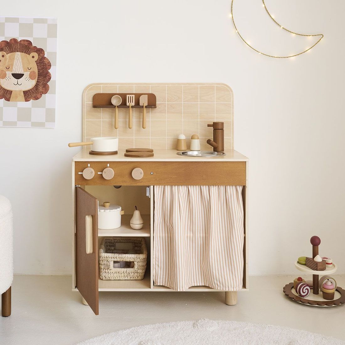 Petite Amélie cuisine en bois enfant | matériaux contreplaqué | beige marron et noyer | 12 accessoires inclus | design durable et naturel (Petite Amélie) - Image 8