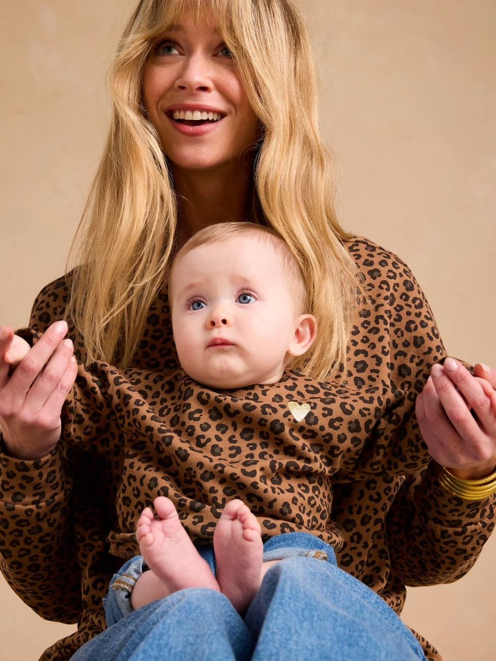 Sweat bébé léopard coeur printé capsule famille beige (Envie De Fraise) - Image 2