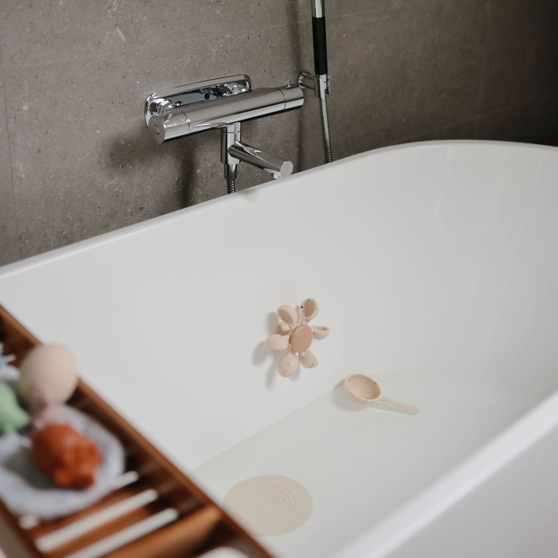 Jouet de bain Roue à eau (Mushie) - Image 5