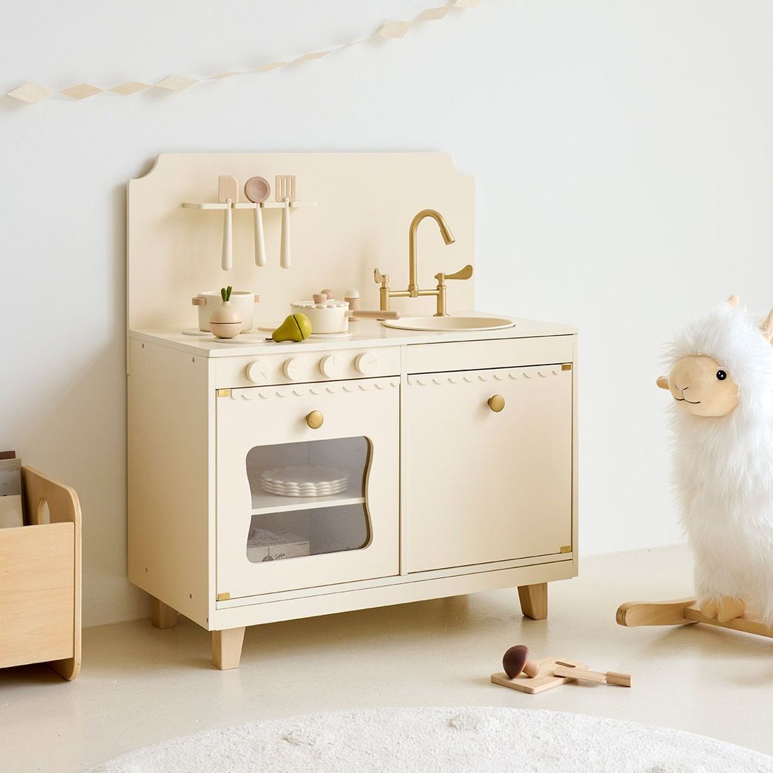 Petite Amélie | Cuisine en bois enfant Sorbier | Cuisine jouet avec 13 accessoires | Beige clair | Bois naturel robuste et durable (Petite Amélie) - Image 8