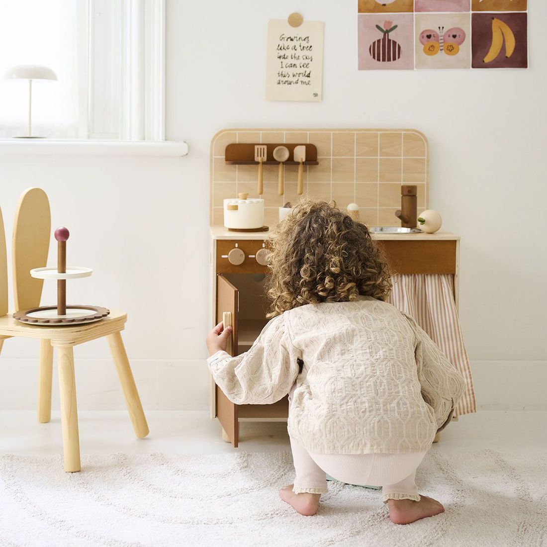 Petite Amélie cuisine en bois enfant | matériaux contreplaqué | beige marron et noyer | 12 accessoires inclus | design durable et naturel (Petite Amélie) - Image 2