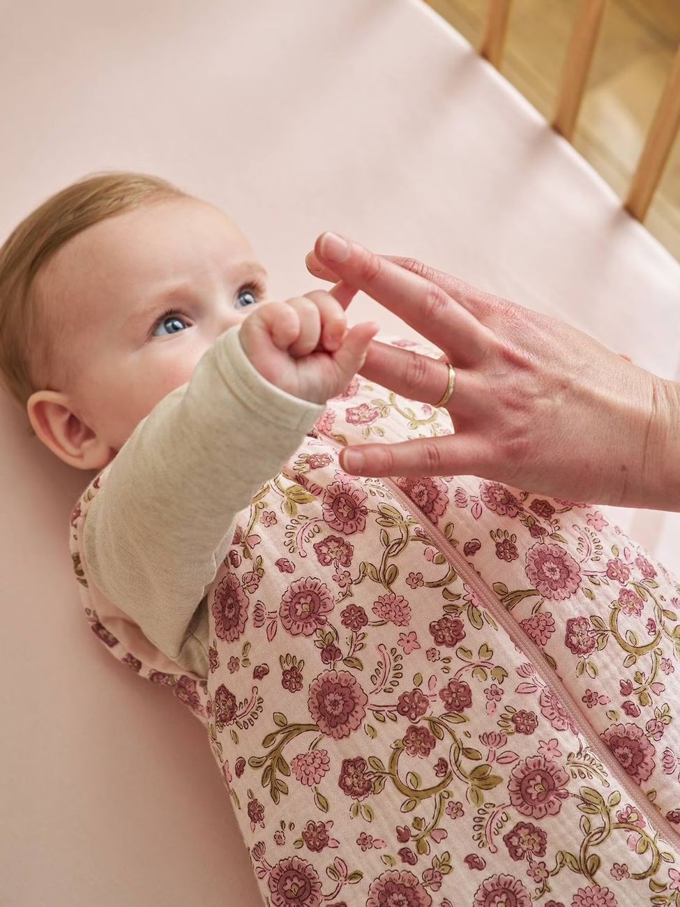 Gigoteuse sans manches en gaze de coton rose imprimé (Vertbaudet) - Image 1