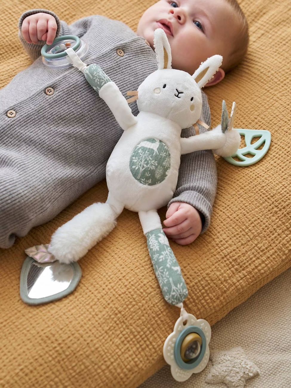Peluche d'activités à suspendre DANS LES BOIS blanc (Vertbaudet) - Image 1
