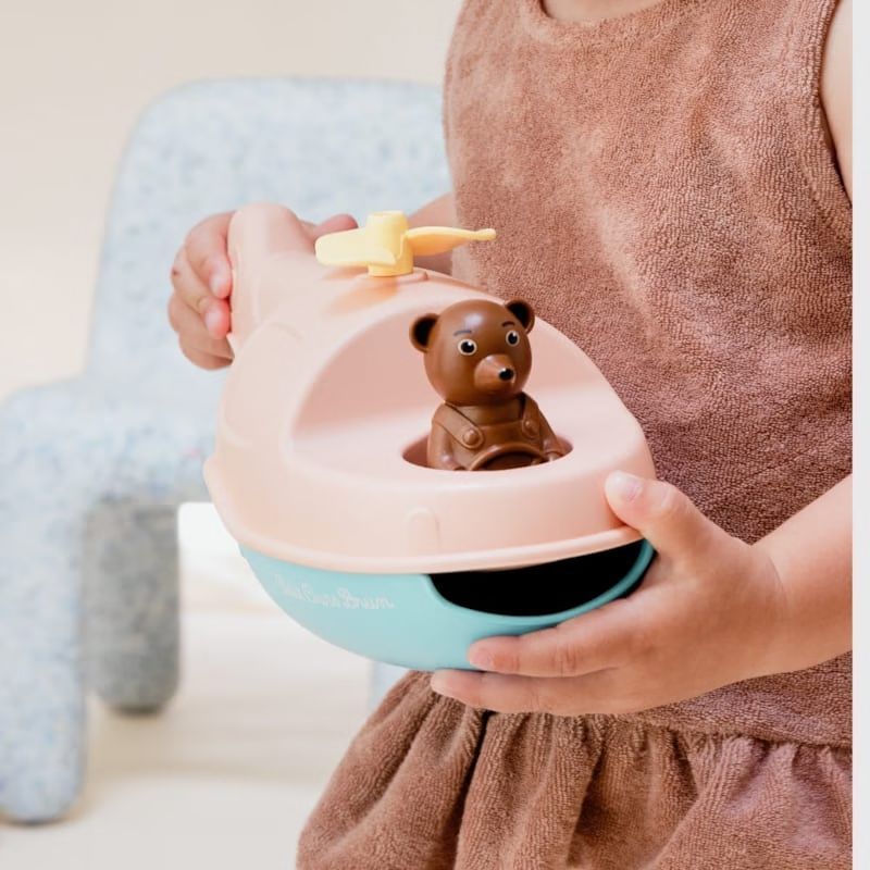 Jouet de bain made in france en matière recyclée hélicoptère de petit ours brun (Le Jouet Simple) - Couverture